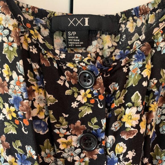 Forever 21 Floral Romper - Picture 2 of 2